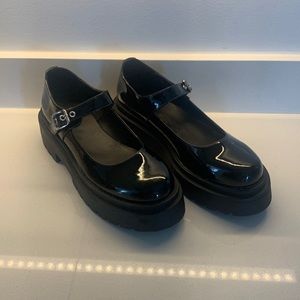 Black patent leather Mary Janes platform, size 40EU runs big, not worn, like new